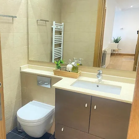 Апартаменты Mikain Terrace Cathedral View With Free Parking & Air Cond Сан-Себастьян