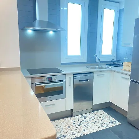 Mikain Terrace Cathedral View With Free Parking & Air Cond Apartment