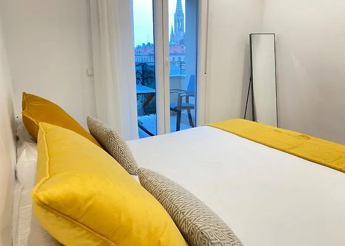 Daire Mikain Terrace Cathedral View With Free Parking & Air Cond